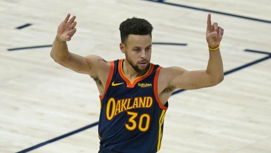 Steph Curry trở thành tay ném 3 điểm vĩ đại thứ nhì NBA