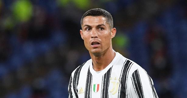 Vì sao Cristiano Ronaldo không nói tiếng Italia ở Juventus?
