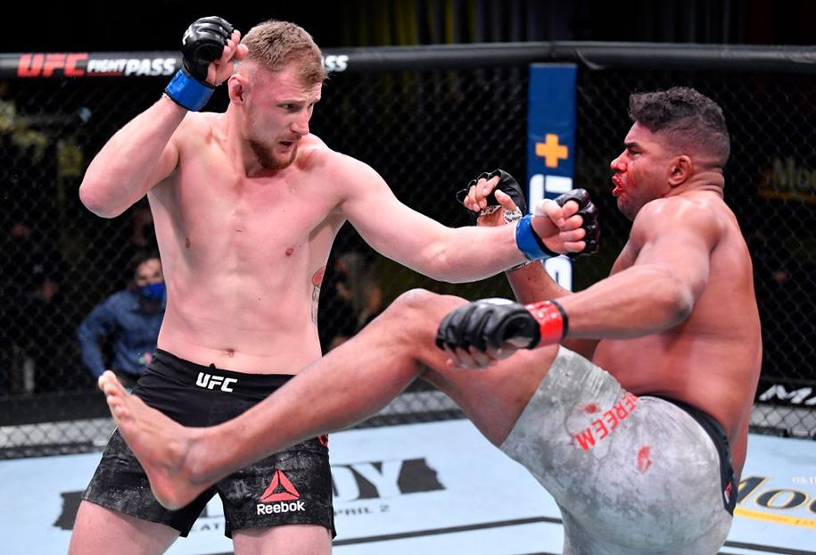 UFC Fight Night 184: Volkov hạ gục Overeem, lão tướng Frankie Edgar thua thảm