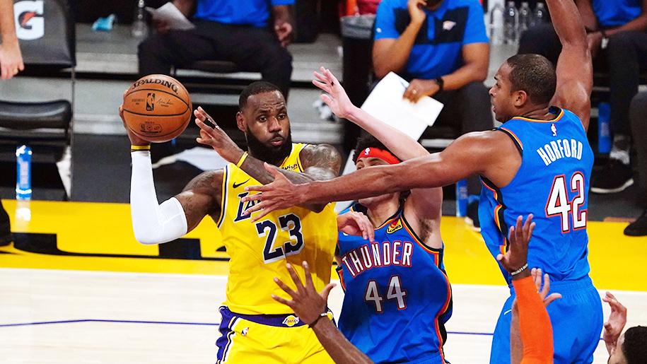 LeBron James chống lại tuổi già, cùng dàn kép phụ Lakers thắng OKC trong OT