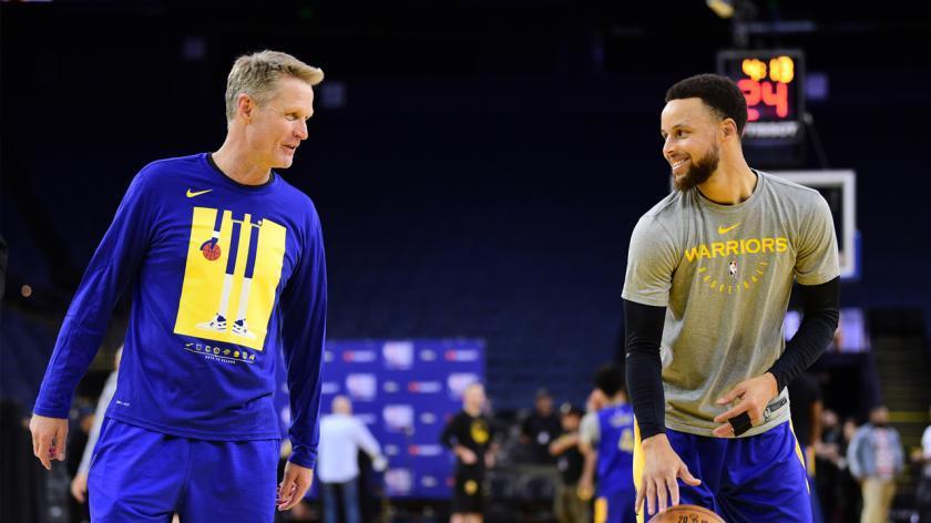Stephen Curry bị giới hạn số phút thi đấu, CĐV nổi đoá, HLV Steve Kerr nói gì?