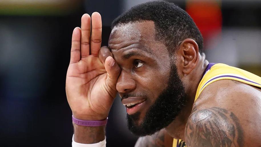 Xem ngay: LeBron James tỏa sáng nhưng cú airball “3 điểm logo” mới là điểm nhấn trong chiến thắng của Lakers