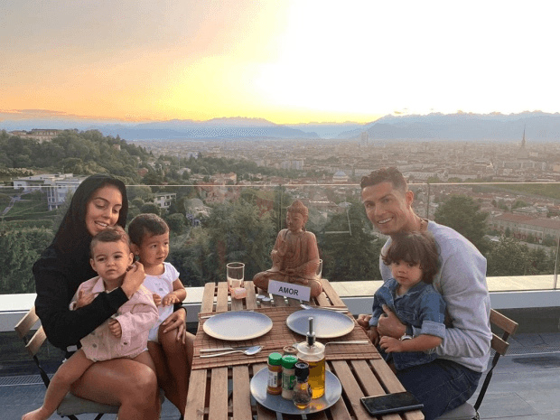 Hai điều mà bạn gái Georgina cấm Cristiano Ronaldo làm ở nhà