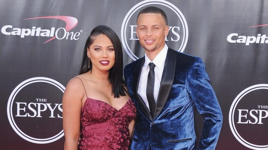 Tròn 33 tuổi, Steph Curry và vợ lấn sân truyền hình, có gameshow riêng