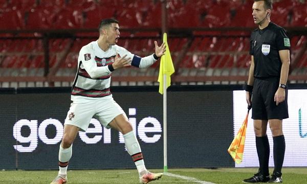 6 lần Cristiano Ronaldo nổi cơn giận dữ trên sân cỏ