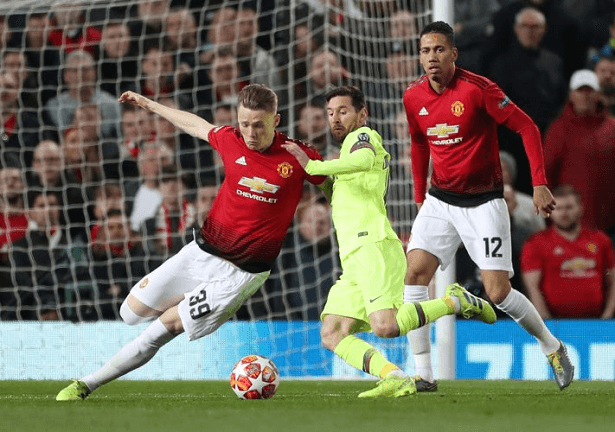 Messi suýt từ chối đổi áo đấu với sao MU do sự cố hiểu lầm