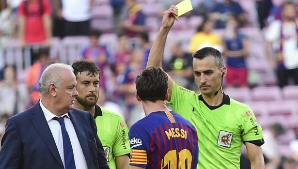 Messi gặp trọng tài "khắc tinh" với nguy cơ bỏ lỡ Siêu kinh điển