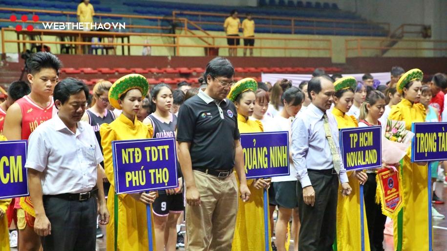 Giải Bóng rổ VĐQG 2021 khai mạc trong niềm tiếc thương HLV Võ Quang Khanh