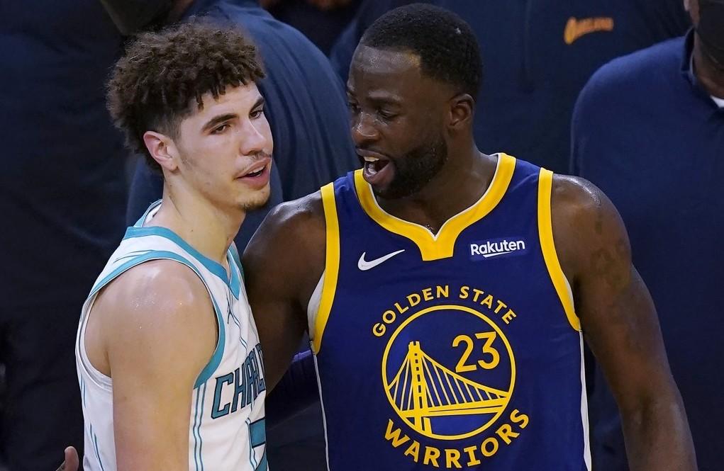 Cầu thủ trẻ tới làm thân, bị Draymond Green chỉ trích thẳng mặt: "Lũ mềm yếu"