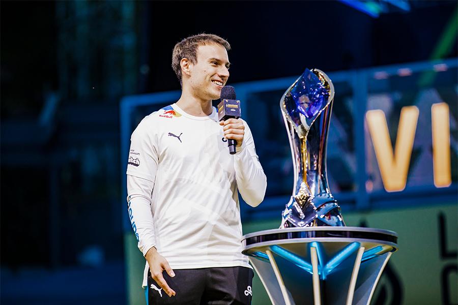 LMHT: Cloud9 vô địch LCS Mùa Xuân 2021, Perkz san bằng kỷ lục của Faker