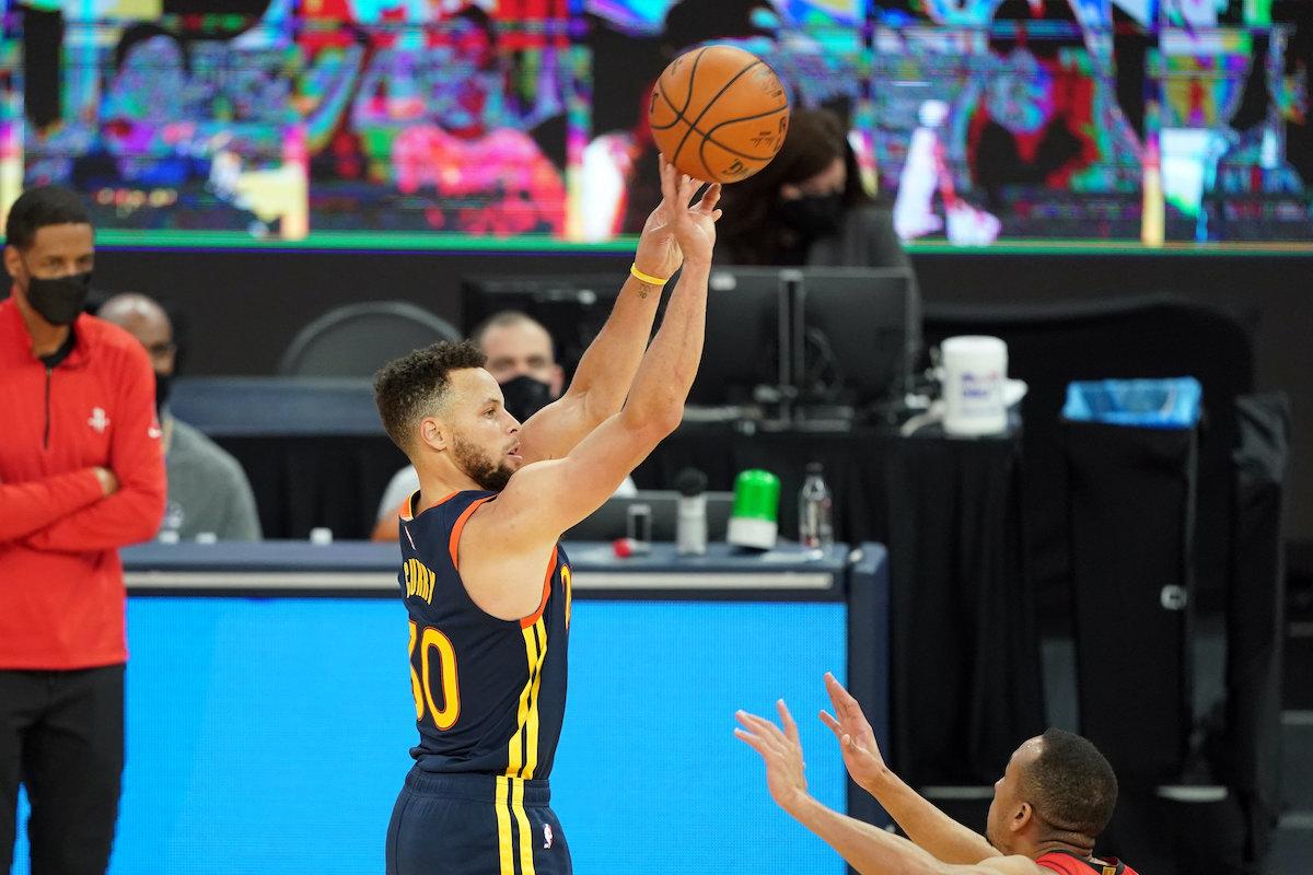 5 kỷ lục Stephen Curry đã phá vỡ dù mùa giải còn chưa kết thúc!