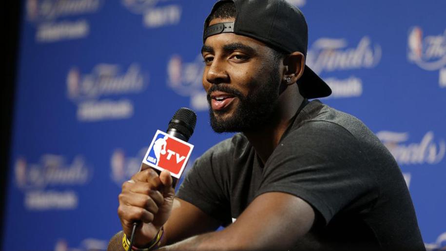 Kyrie Irving tiếp tục bị NBA phạt tiền, Brooklyn Nets cũng bị vạ lây