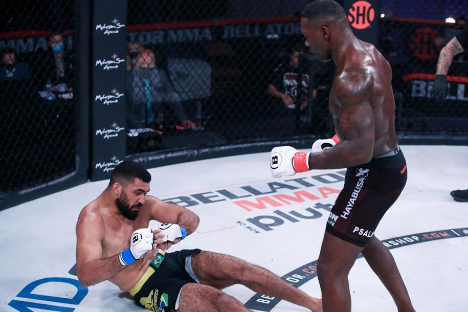 Thắng knockout ngày ra mắt Bellator, "Rumble" Johnson thất vọng về bản thân?