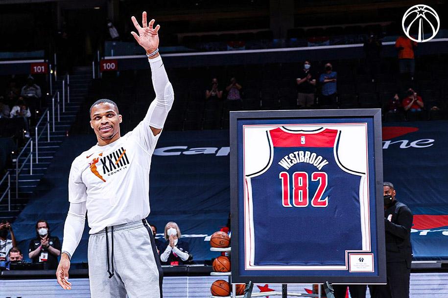 Đi kèm kỷ lục triple-double, Russell Westbrook đạt bộ chỉ số khủng lần thứ 4 trong 5 mùa