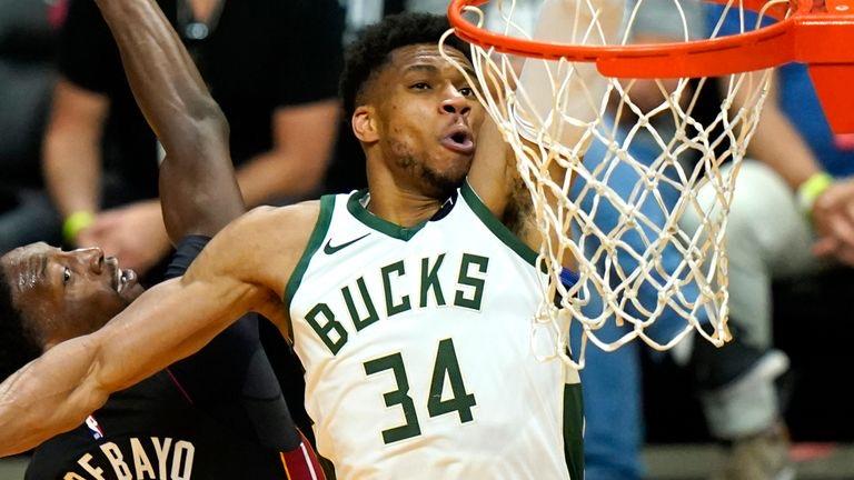 Giannis Antetokounmpo có Triple-Double đầu tiên tại Playoffs, Bucks trả nợ Heat sòng phẳng