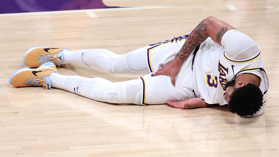 Anthony Davis đau đớn rời sân, LA Lakers thua Phoenix tại Game 4
