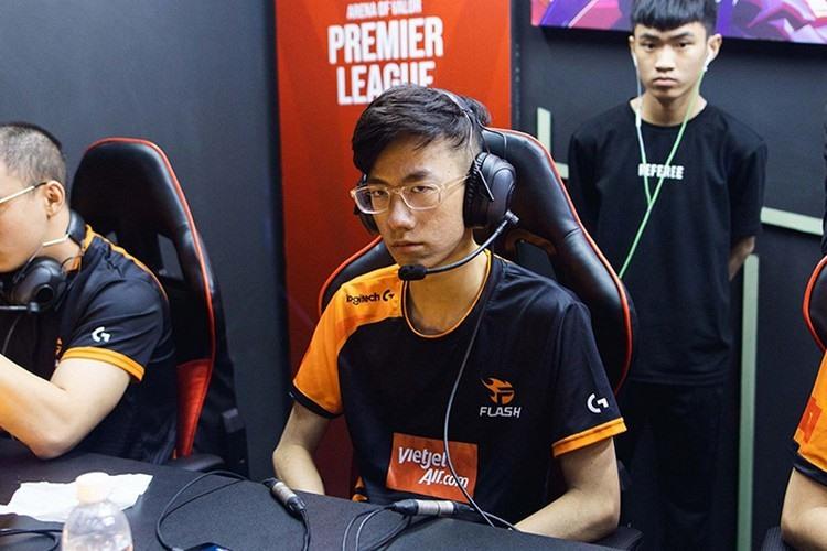 Elly đầu quân cho đội hình Team Flash Tốc Chiến