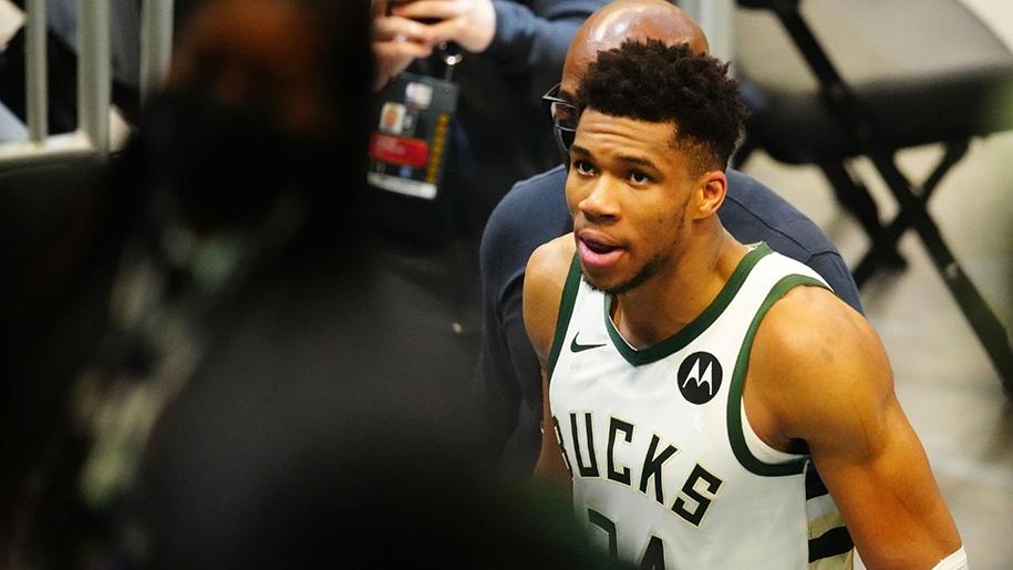 Giá vé điên rồ của Game 6 NBA Finals: 25 triệu đồng chỉ được... đứng xem