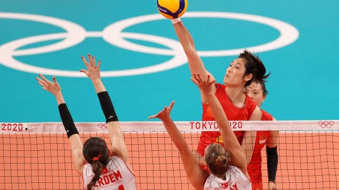 Kết quả bóng chuyền Olympic Tokyo ngày 25/7: Hai "chị lớn" châu Á gặp vận đen