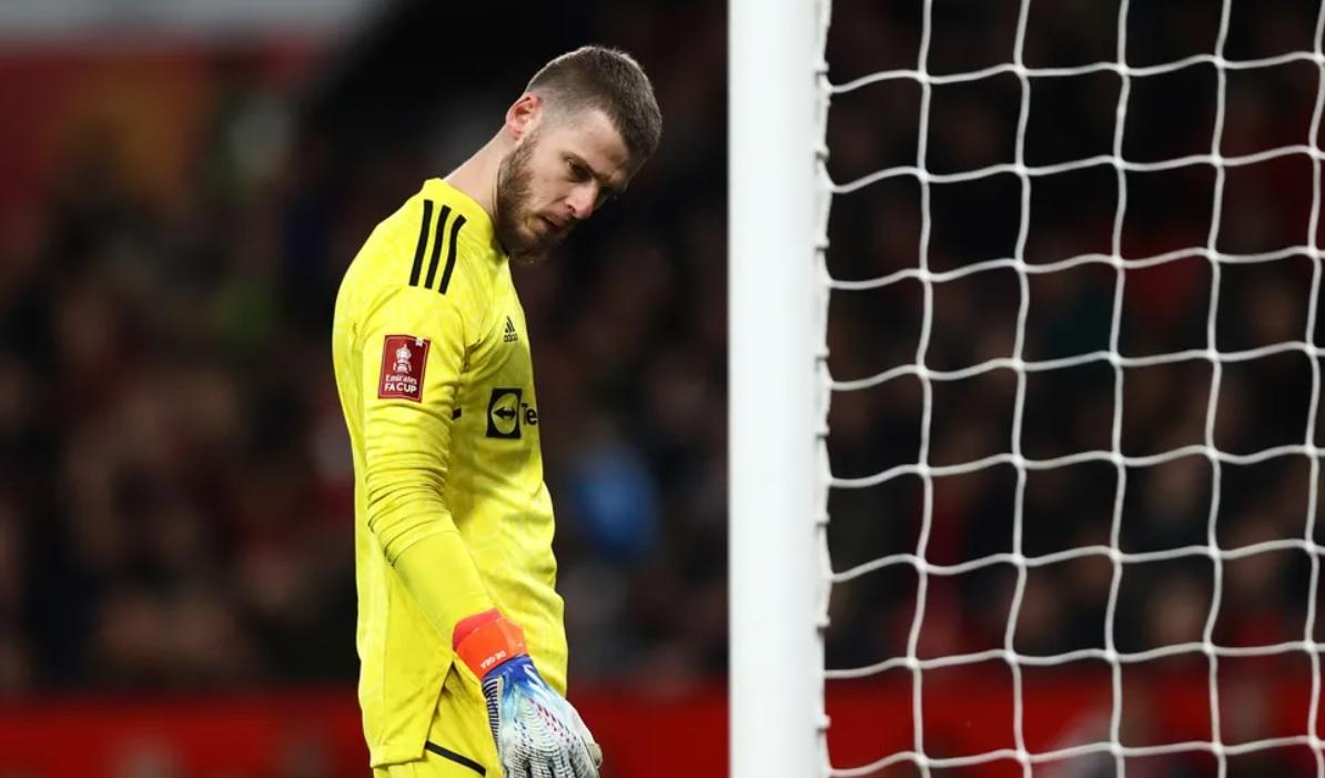 De Gea mắc sai lầm khó tin, bị CĐV MU chế giễu