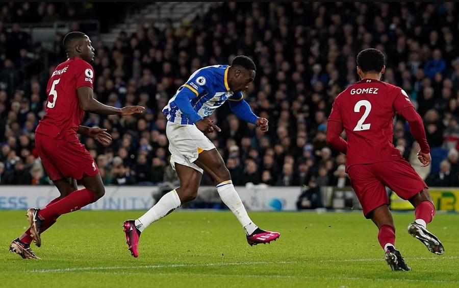 Kỳ lạ Liverpool gần khu vực xuống hạng hơn ngôi đầu bảng