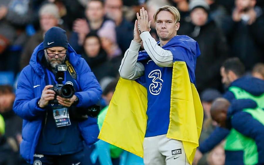Chelsea lập kỷ lục chi tiêu trong một mùa giải