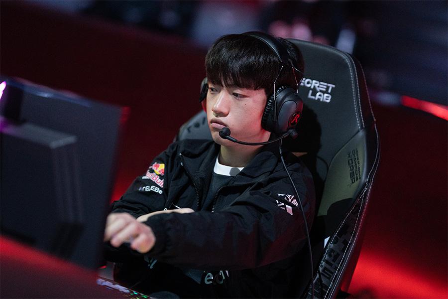 T1 Keria gây shock, Caitlyn hỗ trợ lần đầu tiên xuất hiện trong lịch sử LCK
