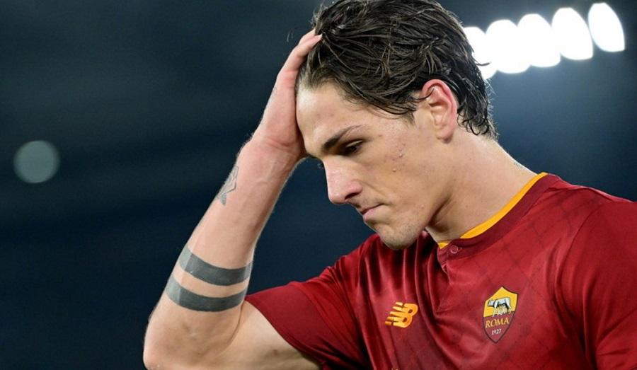 Zaniolo có nguy cơ bị Mourinho kỷ luật do từ chối rời Roma