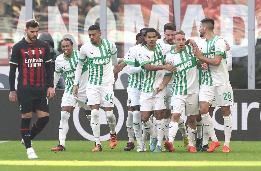 AC Milan phòng ngự thảm họa, thua nhục nhã trên sân nhà