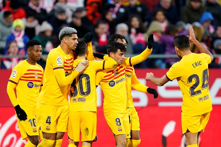 Barca vô địch mùa đông với 5 điểm nhiều hơn Real Madrid