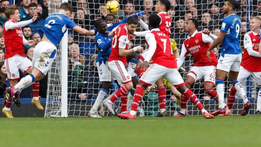Arsenal thua đội xếp áp chót với “điềm báo” từ… Partey