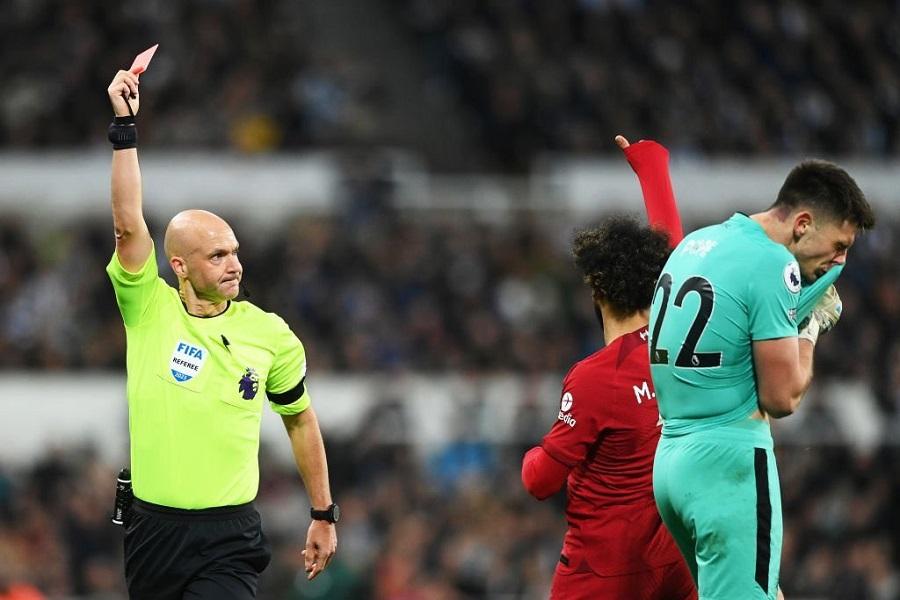 Newcastle chịu cú đúp đau khổ trước Liverpool sau 22 phút