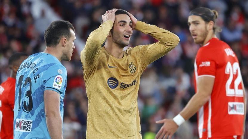 Barca khép lại một tuần đen tối bằng thống kê không thể tin nổi