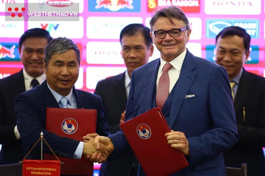 HLV Troussier: “Dự World Cup 2026 không nằm ngoài tầm với với Việt Nam”