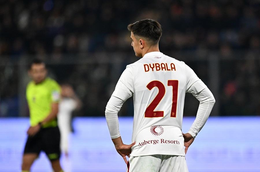 Roma thua sốc đội cuối bảng, Mourinho nhận thẻ đỏ