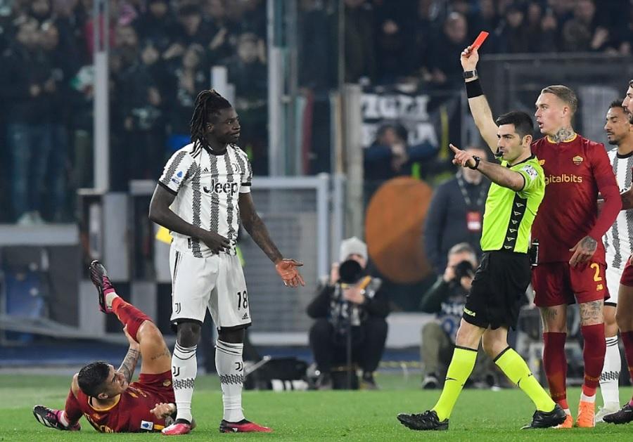 Tiền đạo Juventus nhận thẻ đỏ chỉ sau 40 giây trong trận thua Roma