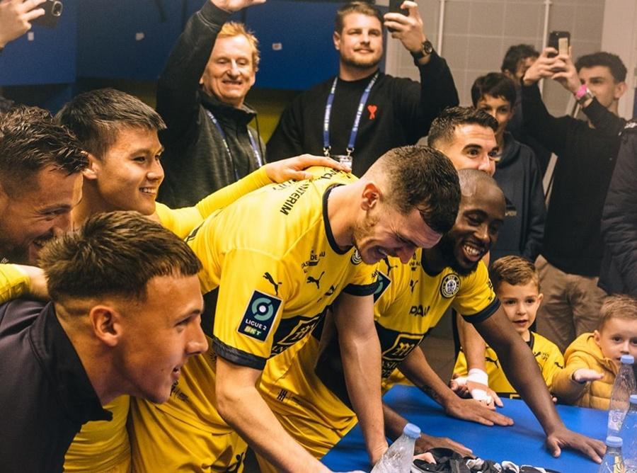 Quang Hải dự bị, Pau FC thắng đội bét bảng