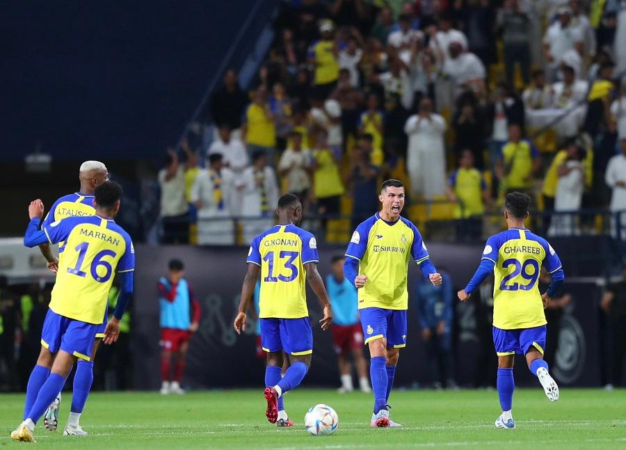 Ronaldo ghi bàn bằng sút phạt trực tiếp giúp Al Nassr ngược dòng