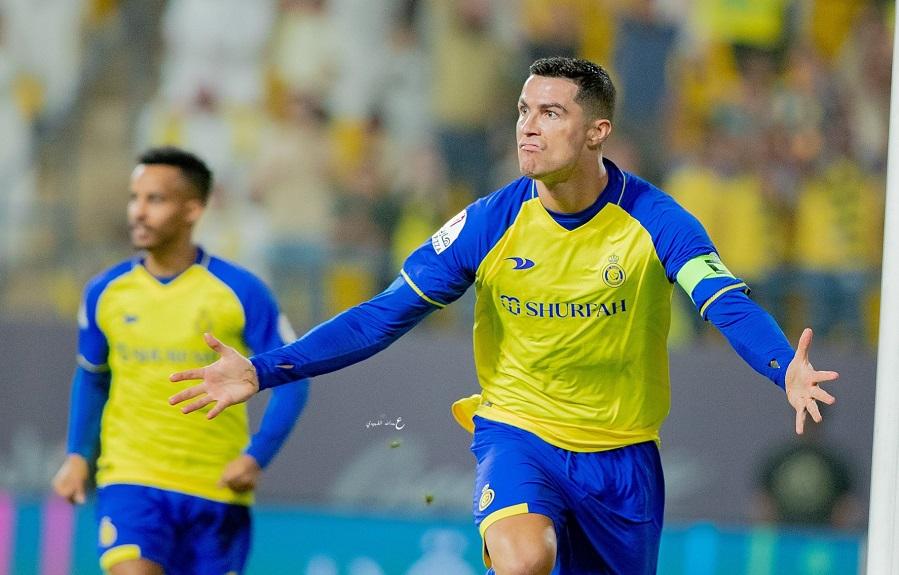 Ronaldo ghi bàn bằng không chiến, Al Nassr thắng đậm