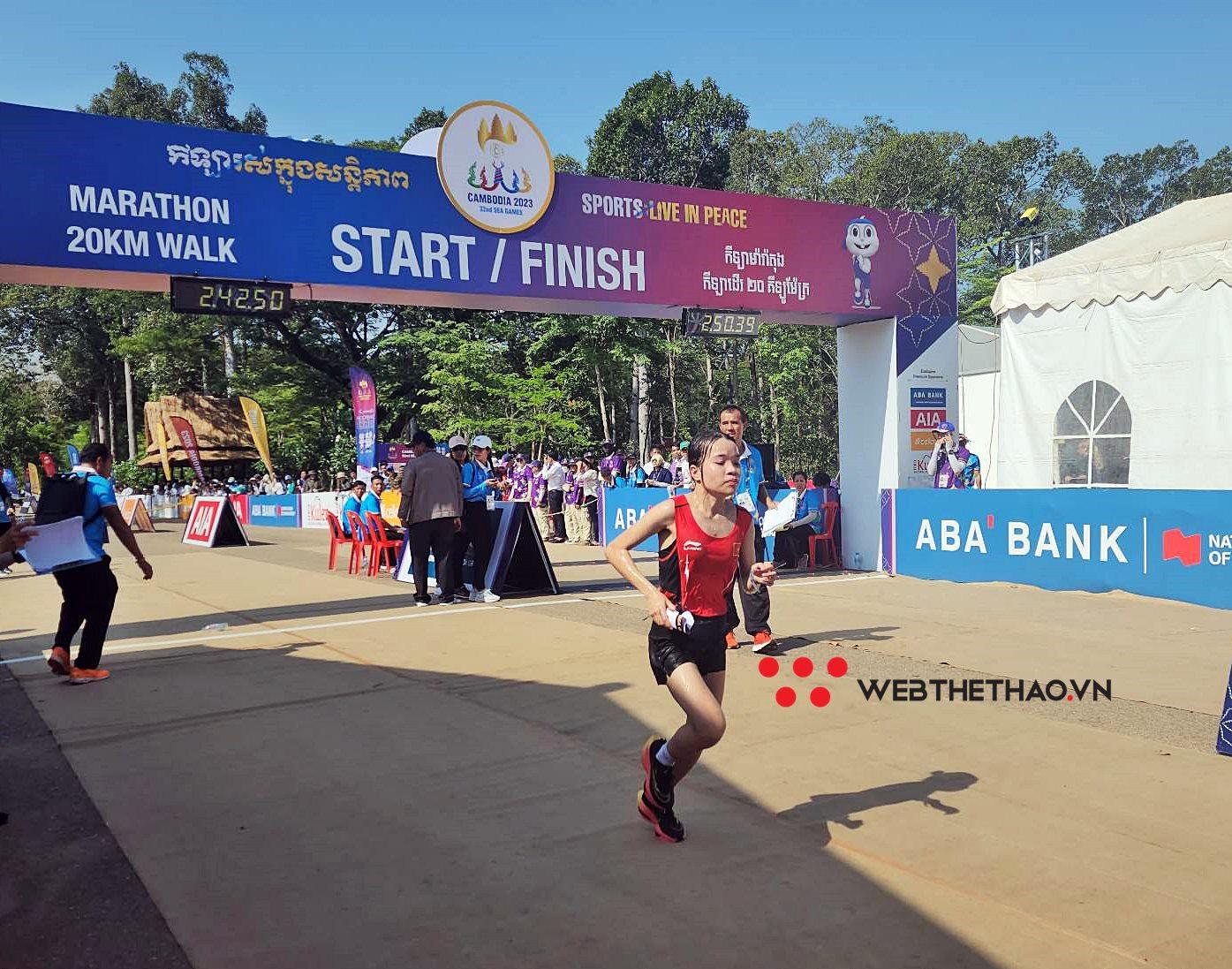 Cô bé 37 kg Lê Thị Tuyết giành huy chương marathon SEA Games 32, ĐKVĐ Hoàng Nguyên Thanh chỉ về ba