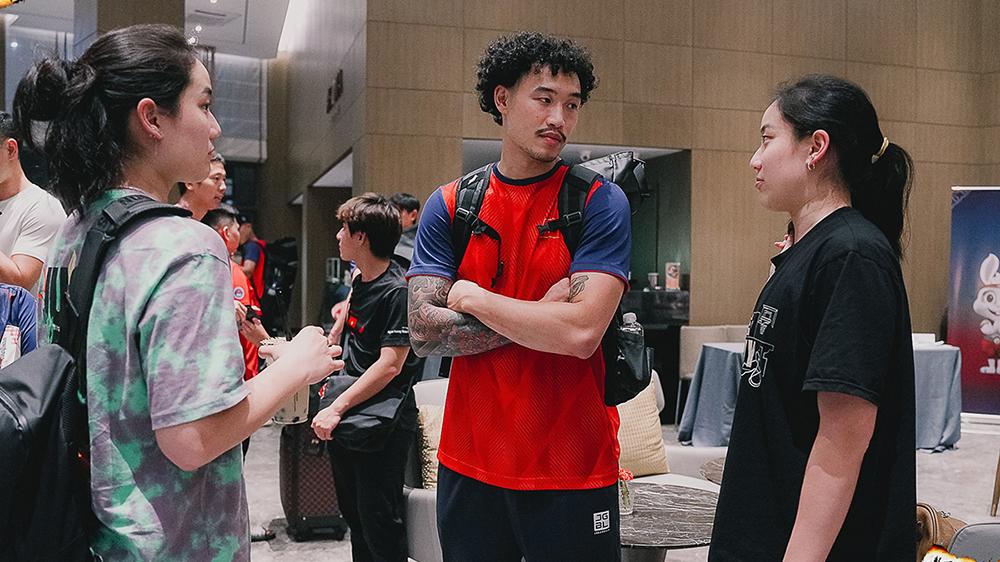 Đội tuyển bóng rổ 5x5 Việt Nam đặt chân tới Campuchia, bắt đầu chiến dịch SEA Games 32
