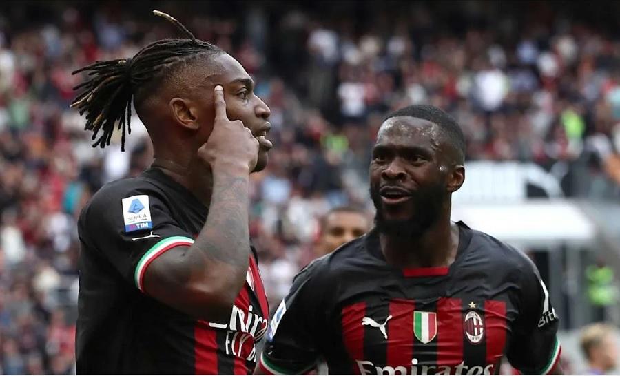 Điều khoản giải phóng của Leao với Milan khiến các đối thủ lùi bước