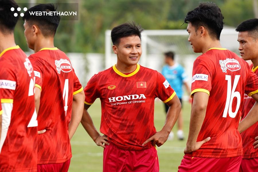 HLV Troussier sắp giải thoát Quang Hải, Công Phượng khỏi phận làm… khán giả