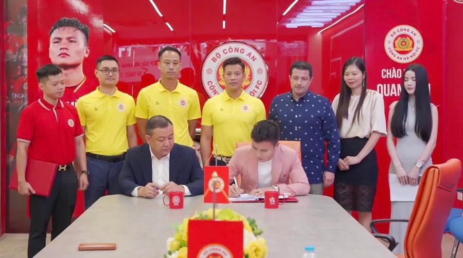 Quang Hải dẫn bạn gái dự ký kết hợp đồng, gia nhập CLB CAHN là “trang mới sự nghiệp”