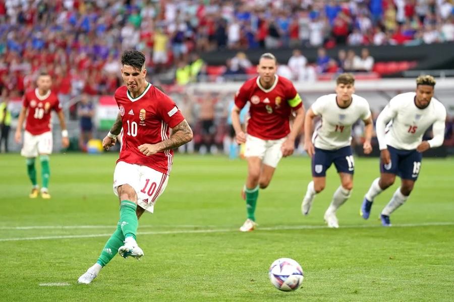 Bí quyết sút phạt đền thành công 100% của Szoboszlai khi đến Liverpool