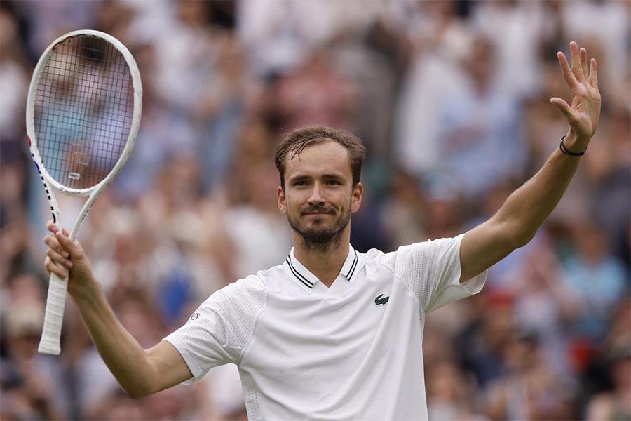 Wimbledon ngày 8/7: Medvedev tìm lại chính mình, Kvitova nối dài chuỗi bất bại trên mặt sân cỏ