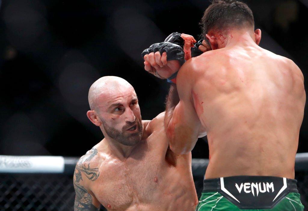 Chiến thắng tại UFC 290 sẽ đưa Alexander Volkanovski tái đấu Islam Makhachev?