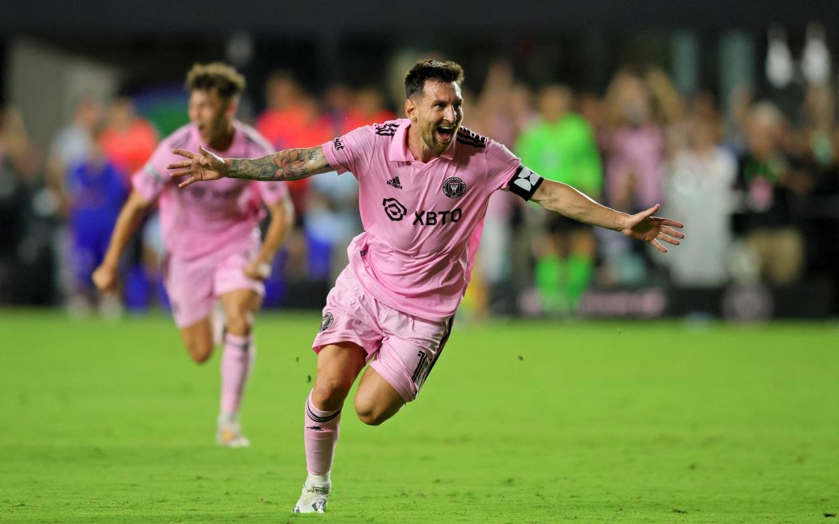 Bàn thắng của Messi trước Dallas giống hệt trận Siêu kinh điển năm 2017