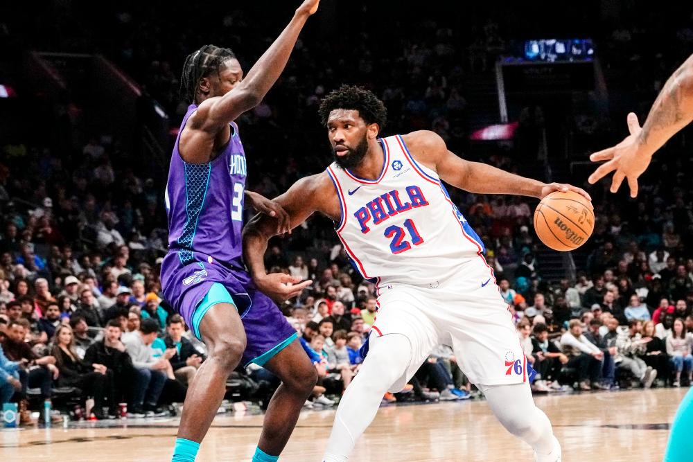 Joel Embiid sánh vai cùng huyền thoại NBA với chuỗi trận ghi điểm xuất sắc