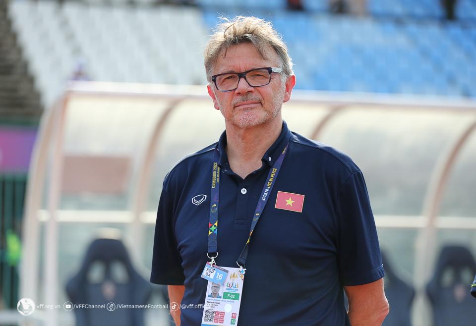 VFF hỗ trợ tối đa HLV Troussier để đánh bại Indonesia